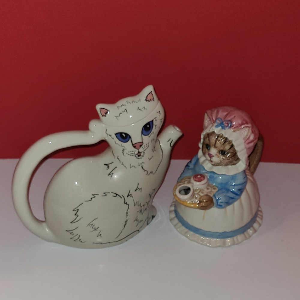Vintage Cat Shaped Ceramic Teapots Cats By Nina & Heritage Mint Collectibles